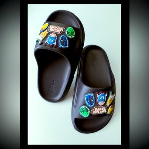 ZARA KIDS/ © MARVEL POOL SLIDES